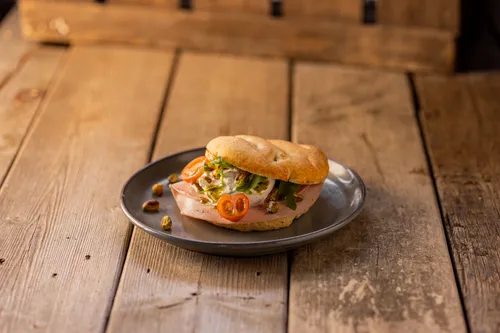 Focaccia burrata e mortadella to go