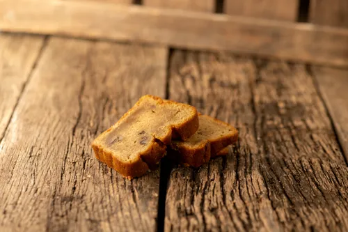2 plakken bananenbrood