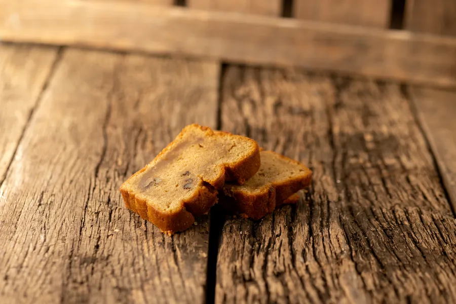 2 plakken bananenbrood